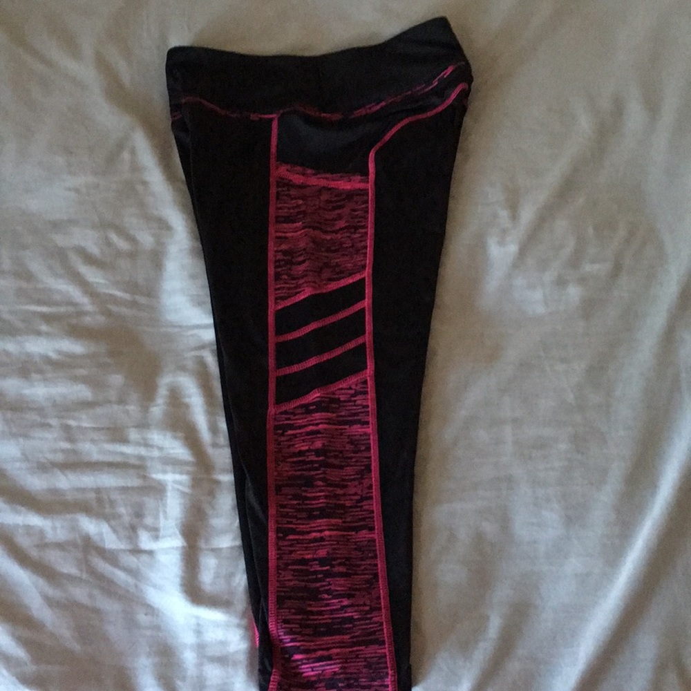 Black and pink work out leggings